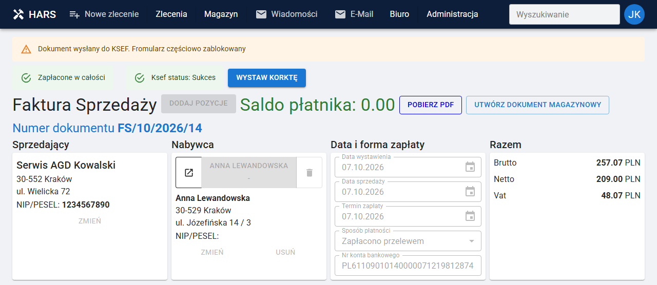 Szczegóły faktury sprzedaży ze statusem KSeF, pobraniem PDF i przyciskiem wystawienia korekty